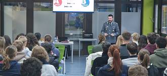 Bild zu: Informieren, diskutieren, reflektieren: Sicherheitspolitischer Vortrag für die Oberstufe